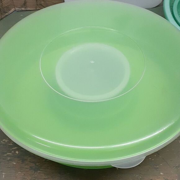 4 pc bundle; Covered fruit/veggie tray, cutting board, & set of 2 strainers - Picture 4 of 12